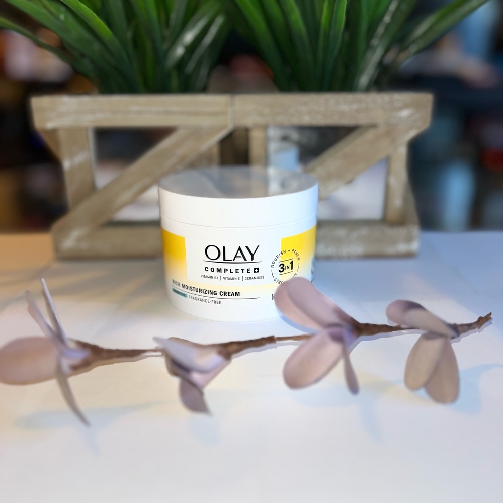 OLAY Complete Moisturizing Cream Sensitive Skin